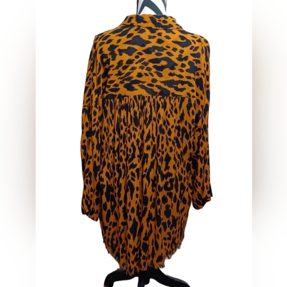 Umgee Leopard Print Collared V-Neck Boho Frayed Hem Sz L Tunic Top - Picture 2 of 15